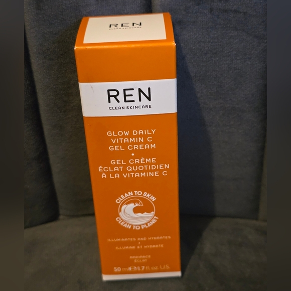 REN Glow Daily Vitamin C Gel Cream - Picture 1 of 4